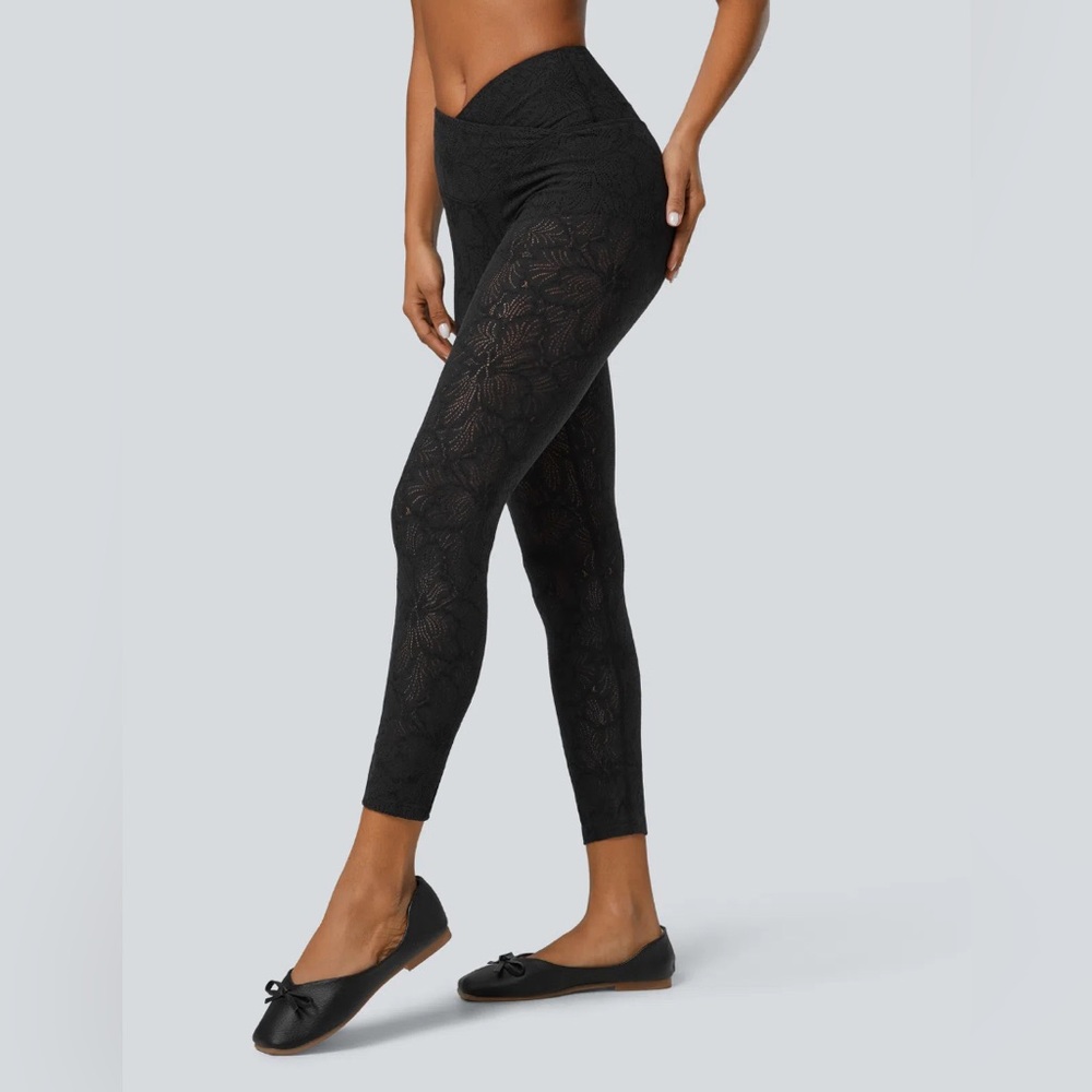 NWT Halara high waisted crossover 2-in-1 7/8 lace casual leggings black XS (0/2)